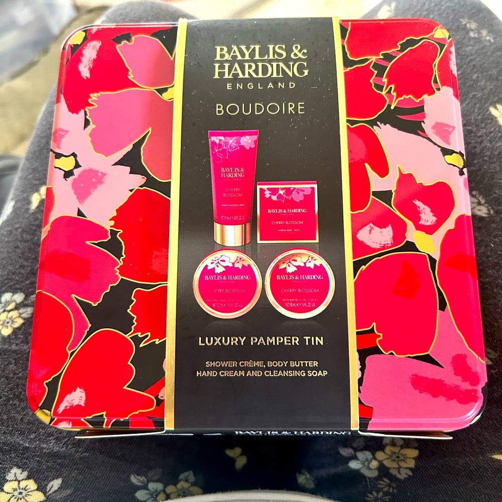 Baylis & Harding England-Boudoire Luxury Pamper Tin 
4pc Set Cherry Blossom NWT